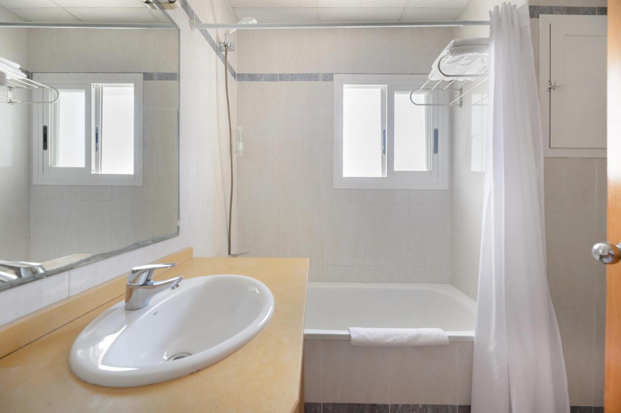 Aparthotel Vibra Sanan - Adults Only Sant Antoni de Portmany Zewnętrze zdjęcie